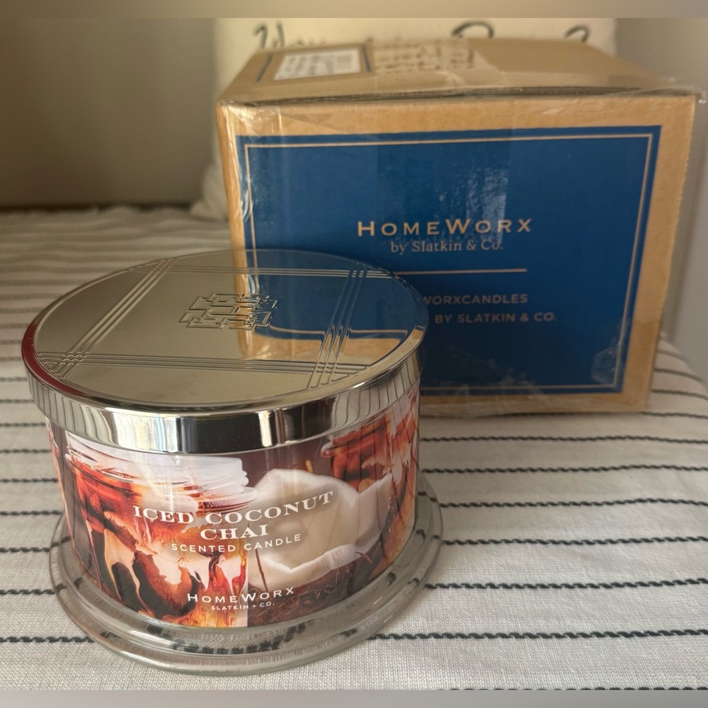 New in Box HomeWorx Iced Coconut Chai Scented Candle 4 Wick